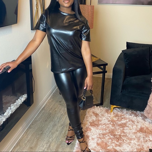 Women’s 2pc Set - Picture 2 of 3